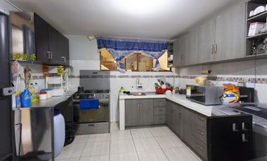 Guamani, Casa rentera en venta, 678 m2, 7 departamentos, local, 3 parqueaderos