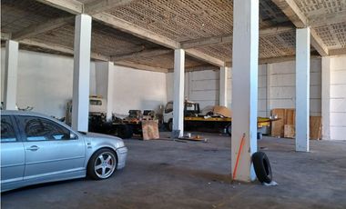 Carcelén industrial, Galpón en renta, 400 m2, 2 ambientes, 1 baño, 2 parqueaderos