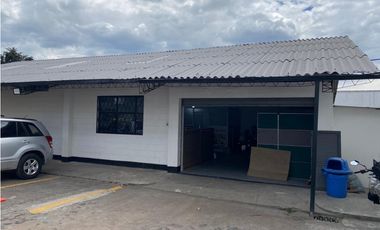 Sangolqui, Bodega en renta, 158 m2, 1 ambiente, 2 baños, 2 parqueaderos