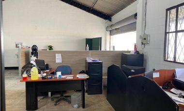 Sangolqui, Bodega en renta, 158 m2, 1 ambiente, 2 baños, 2 parqueaderos