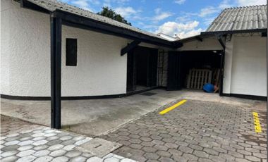 Sangolqui, Bodega en renta, 96 m2, 1 ambiente, 2 baños, 2 parqueaderos