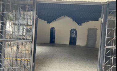 Sangolqui, Bodega en renta, 96 m2, 1 ambiente, 2 baños, 2 parqueaderos