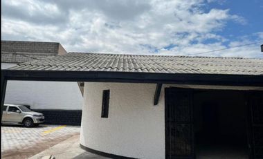 Sangolqui, Bodega en renta, 96 m2, 1 ambiente, 2 baños, 2 parqueaderos