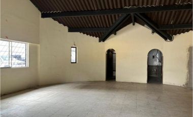 Sangolqui, Bodega en renta, 96 m2, 1 ambiente, 2 baños, 2 parqueaderos