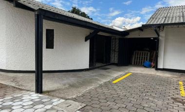 Sangolqui, Bodega en renta, 96 m2, 1 ambiente, 2 baños, 2 parqueaderos