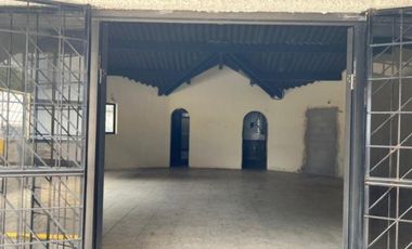 Sangolqui, Bodega en renta, 96 m2, 1 ambiente, 2 baños, 2 parqueaderos