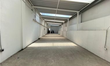 Carcelén, Galpón en renta, 2169 m2, 5 ambientes, 5 baños