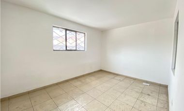 Carcelén, Galpón en renta, 2169 m2, 5 ambientes, 5 baños