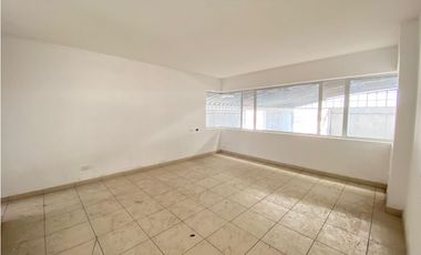 Carcelén, Galpón en renta, 2169 m2, 5 ambientes, 5 baños