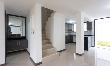 Mitad del Mundo, Casas en Venta, 107m2, 3 habitaciones, 3 baños