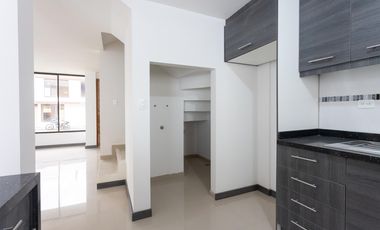 Mitad del Mundo, Casas en Venta, 107m2, 3 habitaciones, 3 baños