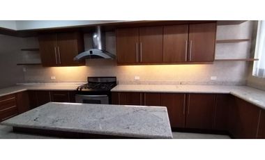 La Coruña, Departamento en Renta, 260m2, 4 Habitaciones.