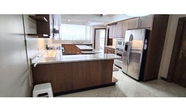 La Coruña, Departamento en Renta, 260m2, 4 Habitaciones.