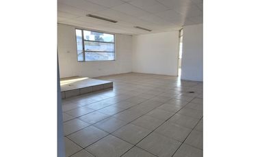 Carcelén, Galpón  en Renta, 724m2, 4 Ambientes.