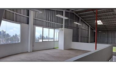 Carcelén, Galpón en  Renta, 2000m2, 10 Ambientes.