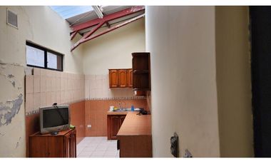 Conocoto, Galpón en  Renta, 1050m2,  3 Ambientes.