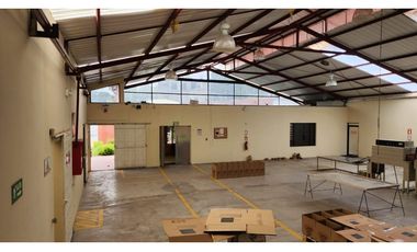 Conocoto, Galpón en  Renta, 1050m2,  3 Ambientes.
