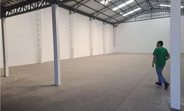 Sangolqui, Bodega en  Renta, 580m2, 2 Ambientes.
