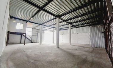Carcelén, Galpón en Renta, 240m2, 2 Ambiente.