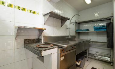 La Floresta, Casa Comercial en Venta, 125m2 4 Ambientes.