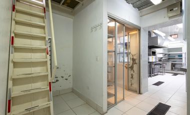 La Floresta, Casa Comercial en Venta, 125m2 4 Ambientes.