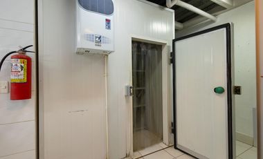 La Floresta, Casa Comercial en Venta, 125m2 4 Ambientes.