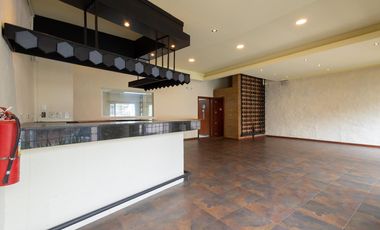 La Floresta, Casa Comercial en Venta, 125m2 4 Ambientes.