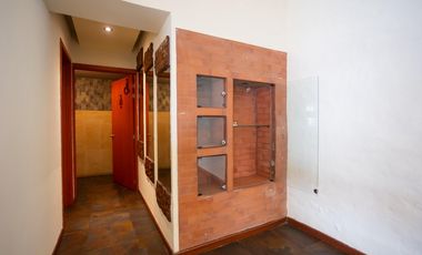 La Floresta, Casa Comercial en Venta, 125m2 4 Ambientes.