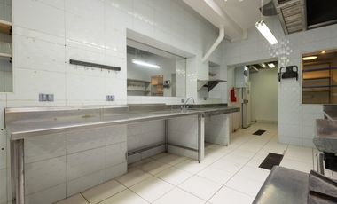 La Floresta, Casa Comercial en Venta, 125m2 4 Ambientes.