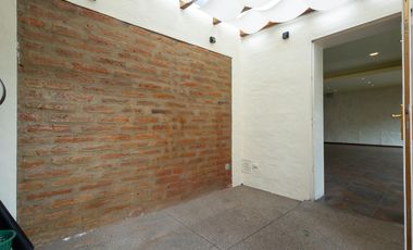 La Floresta, Casa Comercial en Venta, 125m2 4 Ambientes.