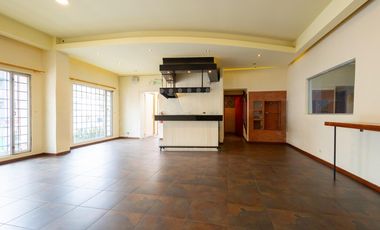 La Floresta, Casa Comercial en Venta, 125m2 4 Ambientes.