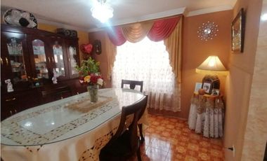 Mitad del Mundo, Casa en  Venta, 255m2, 3 Habitaciones, 4 Baños.