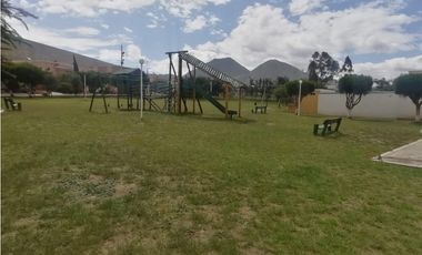 Mitad del Mundo, Casa en  Venta, 255m2, 3 Habitaciones, 4 Baños.