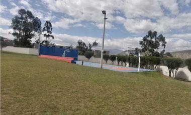 Mitad del Mundo, Casa en  Venta, 255m2, 3 Habitaciones, 4 Baños.