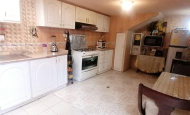 Mitad del Mundo, Casa en  Venta, 255m2, 3 Habitaciones, 4 Baños.