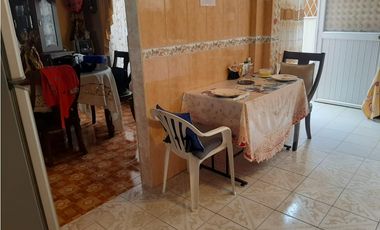 Mitad del Mundo, Casa en  Venta, 255m2, 3 Habitaciones, 4 Baños.