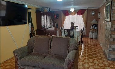 Mitad del Mundo, Casa en  Venta, 255m2, 3 Habitaciones, 4 Baños.