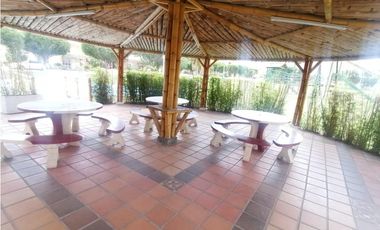 Mitad del Mundo, Casa en  Venta, 255m2, 3 Habitaciones, 4 Baños.