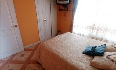 Mitad del Mundo, Casa en  Venta, 255m2, 3 Habitaciones, 4 Baños.