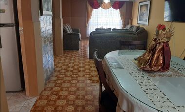 Mitad del Mundo, Casa en  Venta, 255m2, 3 Habitaciones, 4 Baños.