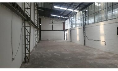 Carcelén, Galpón en  Renta, 165m2, 1 Ambiente, 1 Baño.