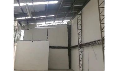 Carcelén, Galpón en  Renta, 165m2, 1 Ambiente, 1 Baño.