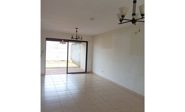 VENTA DE CASA 3H 2B LAS ARBOLEDAS LOS ROBLES CHORRERA (IM)