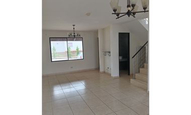 VENTA DE CASA 3H 2B LAS ARBOLEDAS LOS ROBLES CHORRERA (IM)