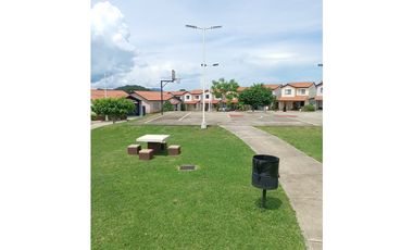 VENTA DE CASA 3H 2B LAS ARBOLEDAS LOS ROBLES CHORRERA (IM)