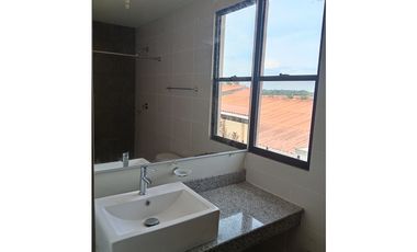 VENTA DE CASA 3H 2B LAS ARBOLEDAS LOS ROBLES CHORRERA (IM)