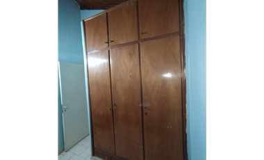 CASA A RECICLAR SOBRE BLAS PARERA ENTRE LAVALLE Y SANTA CATALINA