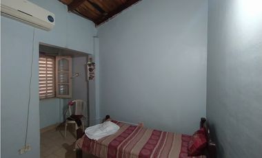 CASA A RECICLAR SOBRE BLAS PARERA ENTRE LAVALLE Y SANTA CATALINA
