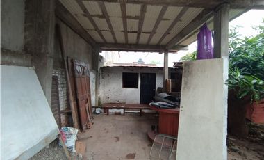 CASA A RECICLAR SOBRE BLAS PARERA ENTRE LAVALLE Y SANTA CATALINA