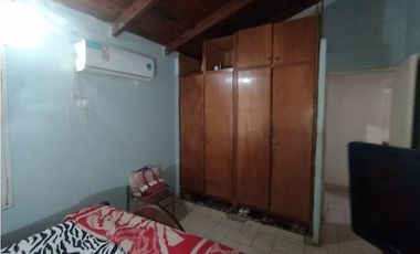 CASA A RECICLAR SOBRE BLAS PARERA ENTRE LAVALLE Y SANTA CATALINA